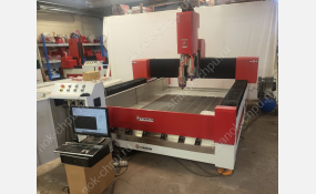 Фрезерно-гравировальный станок с ЧПУ DeKart S1320С по камню с попеременно работающими шпинделями